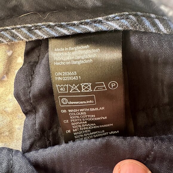 H&M Blue Diamond Pattern Shorts (33R) - Picture 2 of 5